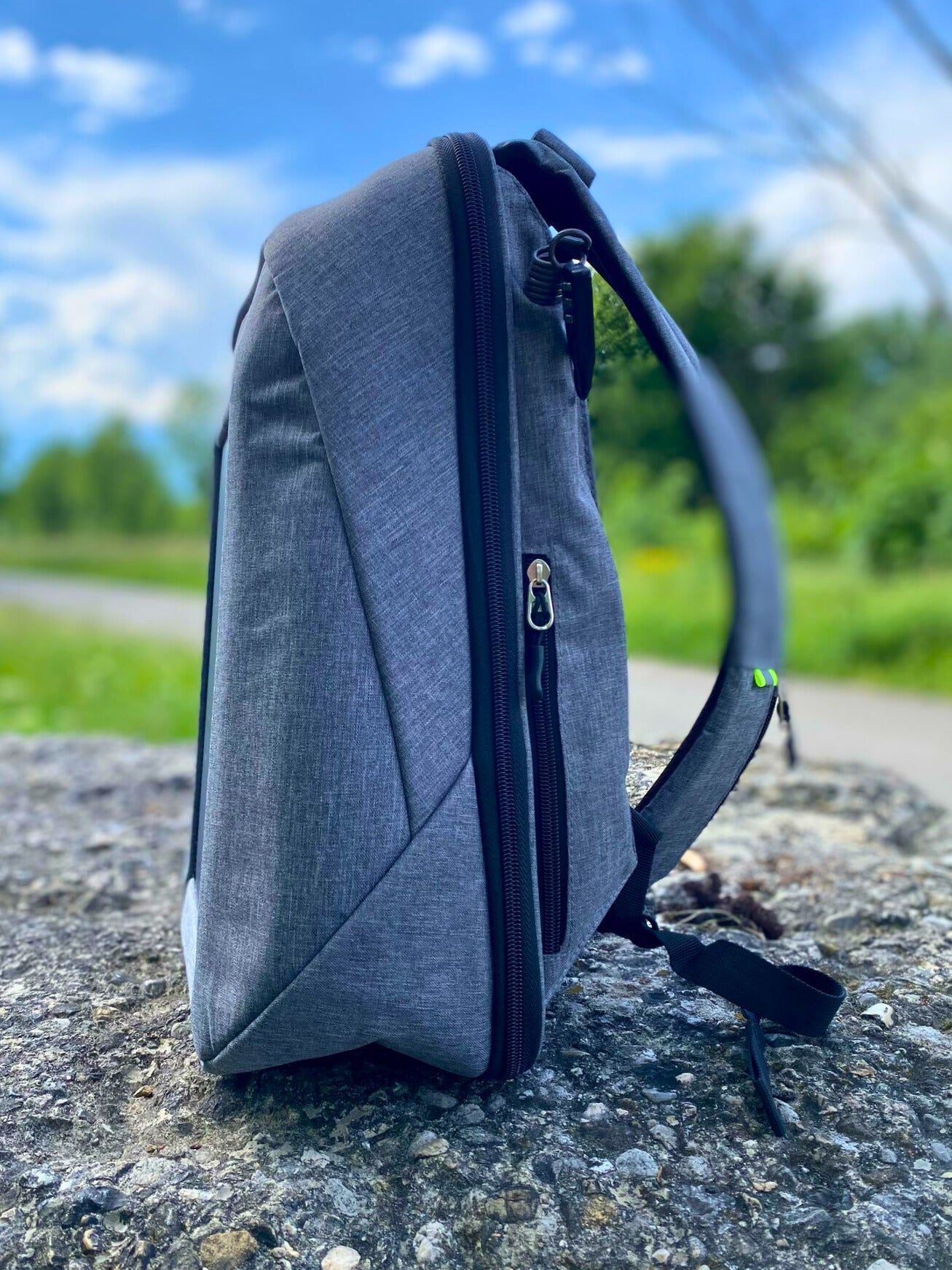 Sac à Dos Solaire KyvanaSun Thida – Éco-conçu avec Port USB | Rechargement Nomade