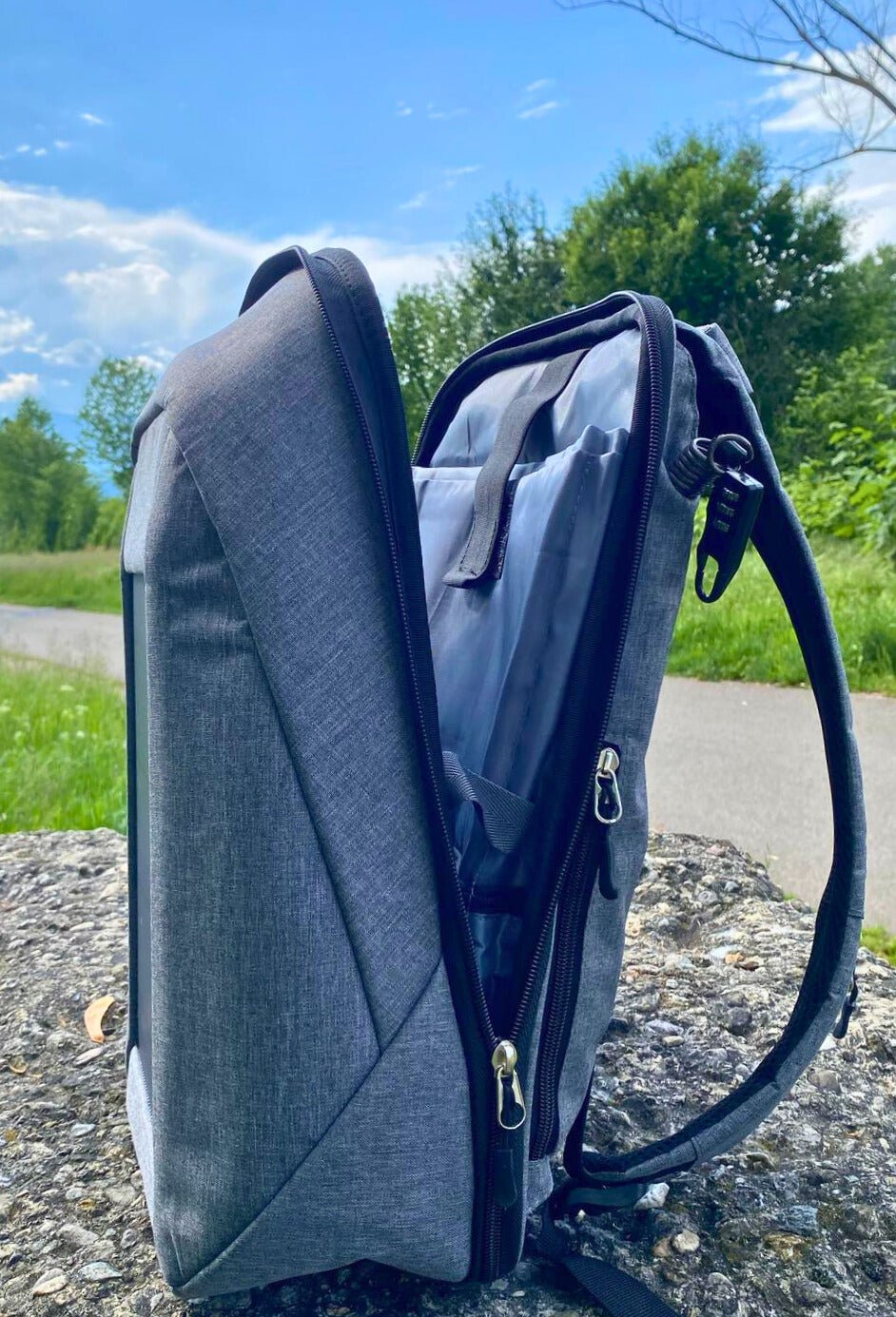 Sac à Dos Solaire KyvanaSun Thida – Éco-conçu avec Port USB | Rechargement Nomade