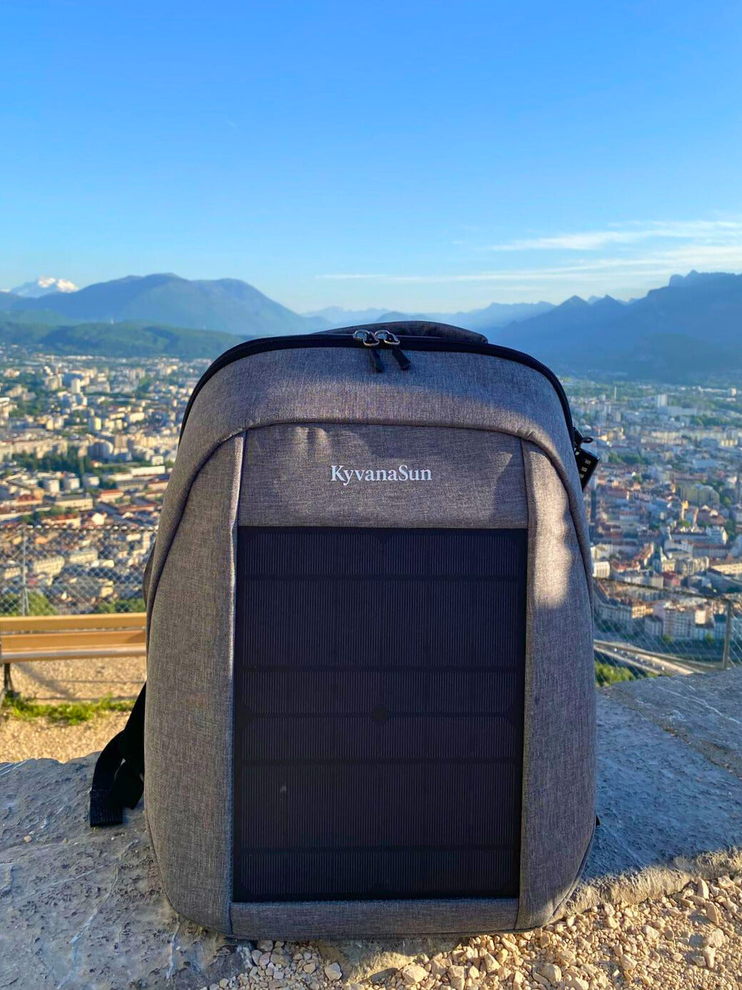 Sac à Dos Solaire KyvanaSun Thida – Éco-conçu avec Port USB | Rechargement Nomade