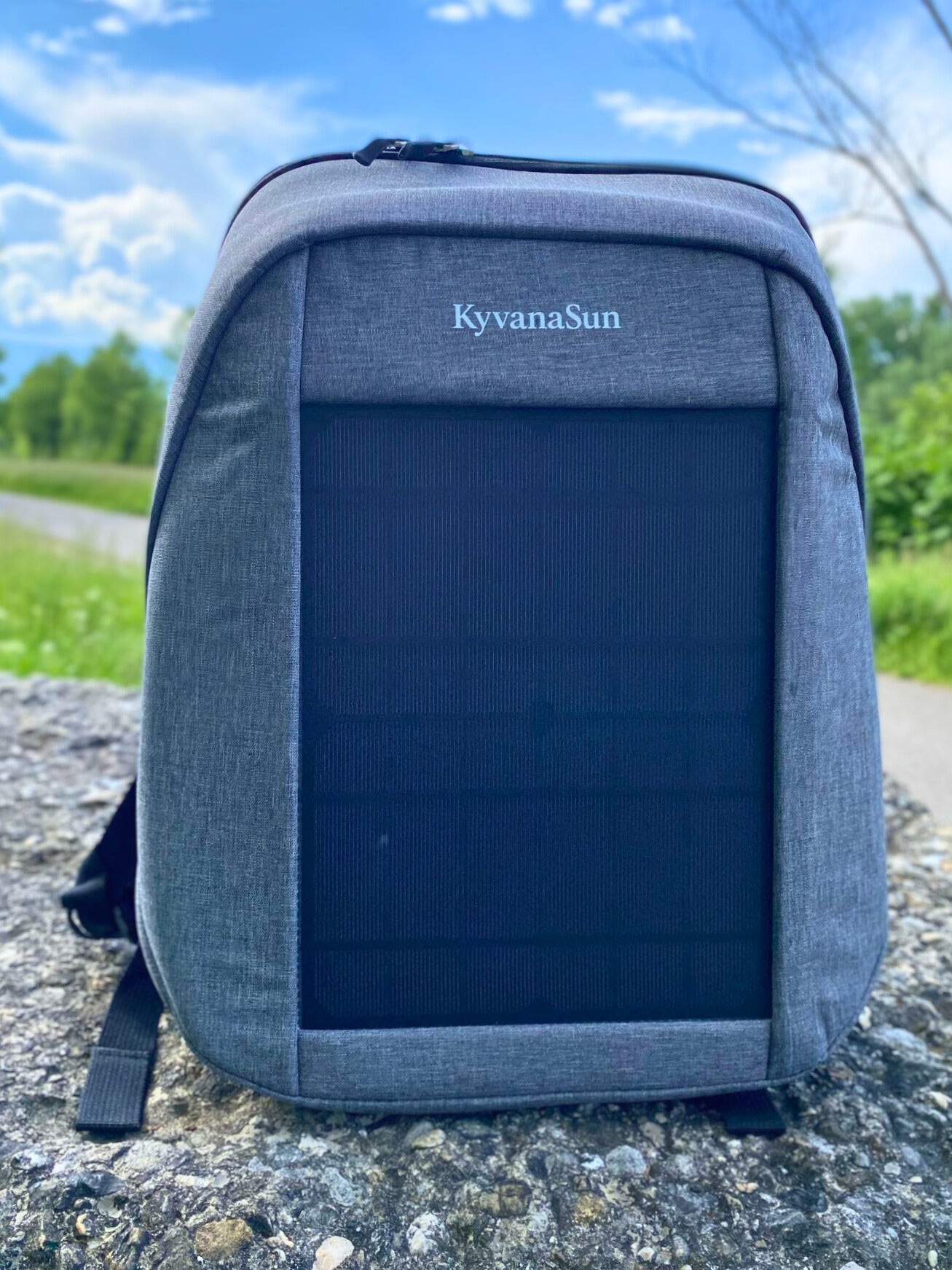 Sac à Dos Solaire KyvanaSun Thida – Éco-conçu avec Port USB | Rechargement Nomade