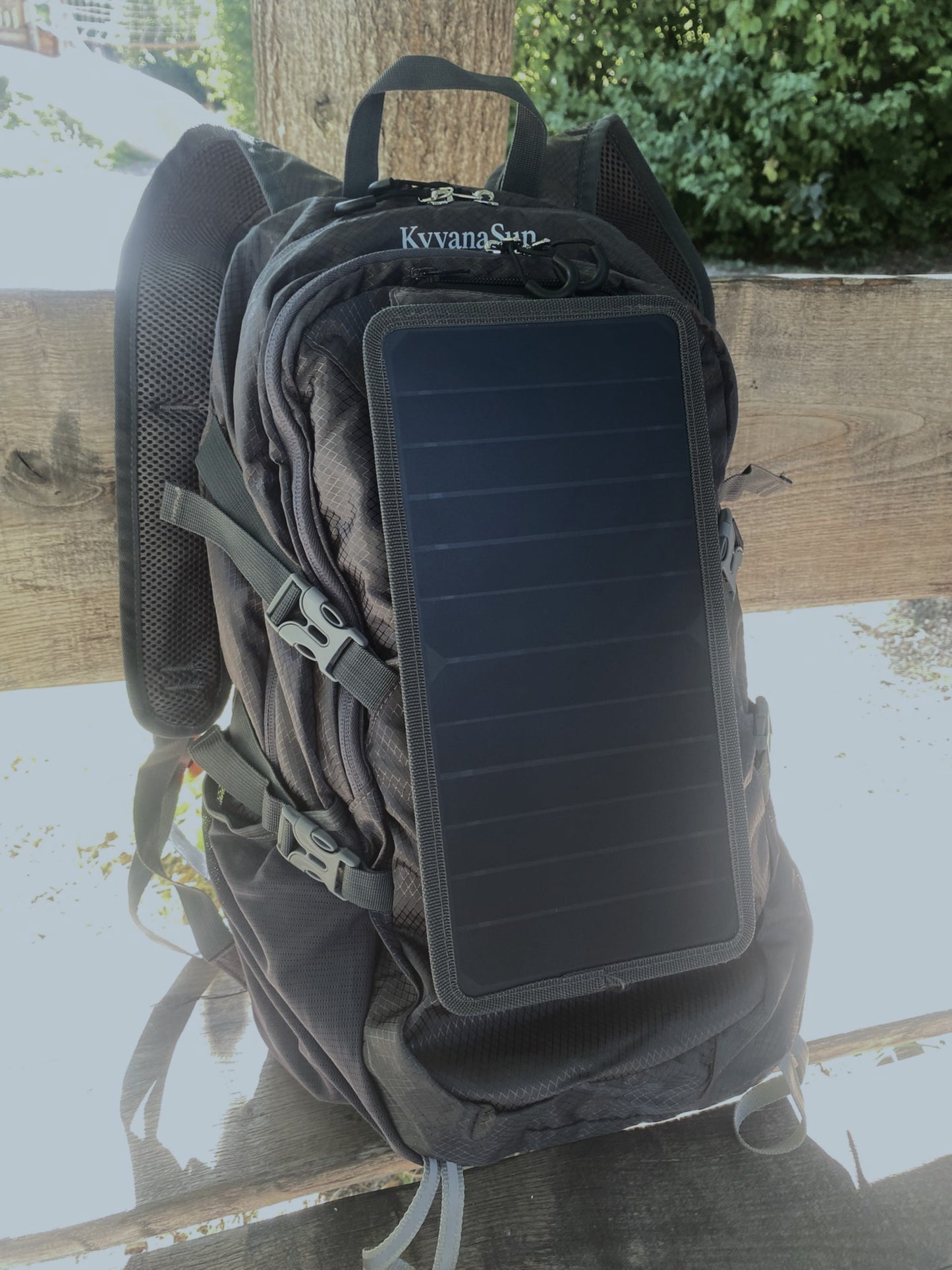 Sac à dos solaire pliable 35L – Recharge USB, compact et imperméable – Idéal rando & voyage
